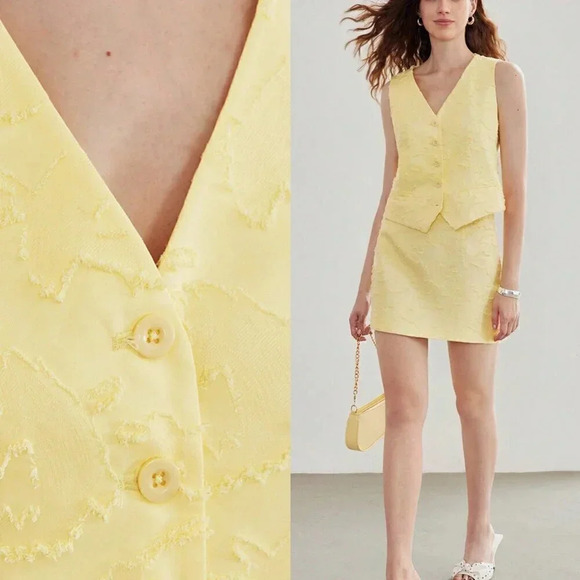 Yellow Elegant Women's Solid Textured Single Breasted Placket Waistcoat - Picture 7 of 7